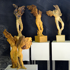 [<h2>Archanges (ensemble)</h2> Terre rakù, oxydes métalliques, cuisson en réduction,<h2>2015</h2>