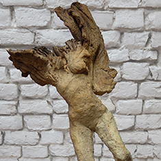 <h2>Archange</h2> Terre rakù, oxydes métalliques, cuisson en réduction, 42x14x13cm, <h2>2015</h2>