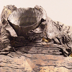 <h2>Mémoire 3</h2> Grès, oxydes métalliques, plomb, 100x63x30cm, <h2>2004</h2>