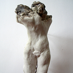 <h2>Petite Prolifération</h2> Porcelaine et oxydes métalliques, 11x6x3cm, <h2>2004</h2>