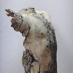 <h2>Tension</h2> Grès, oxydes métalliques, 62x53x24m, <h2>2016</h2>